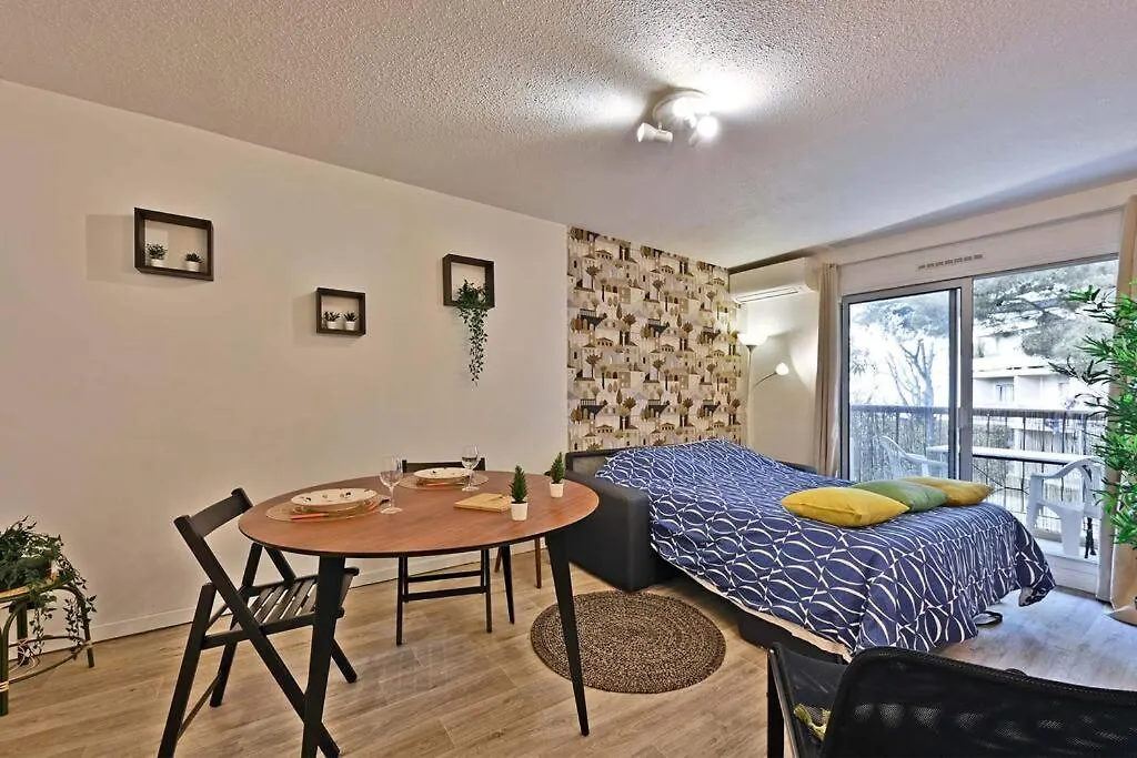 Apartmán Les Comtadins - Parking Gratuit - Balcon - Clim Avignon 0*,  Francie